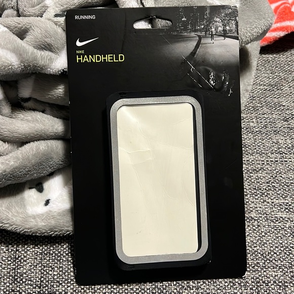 NWT Nike Handheld - Picture 1 of 6